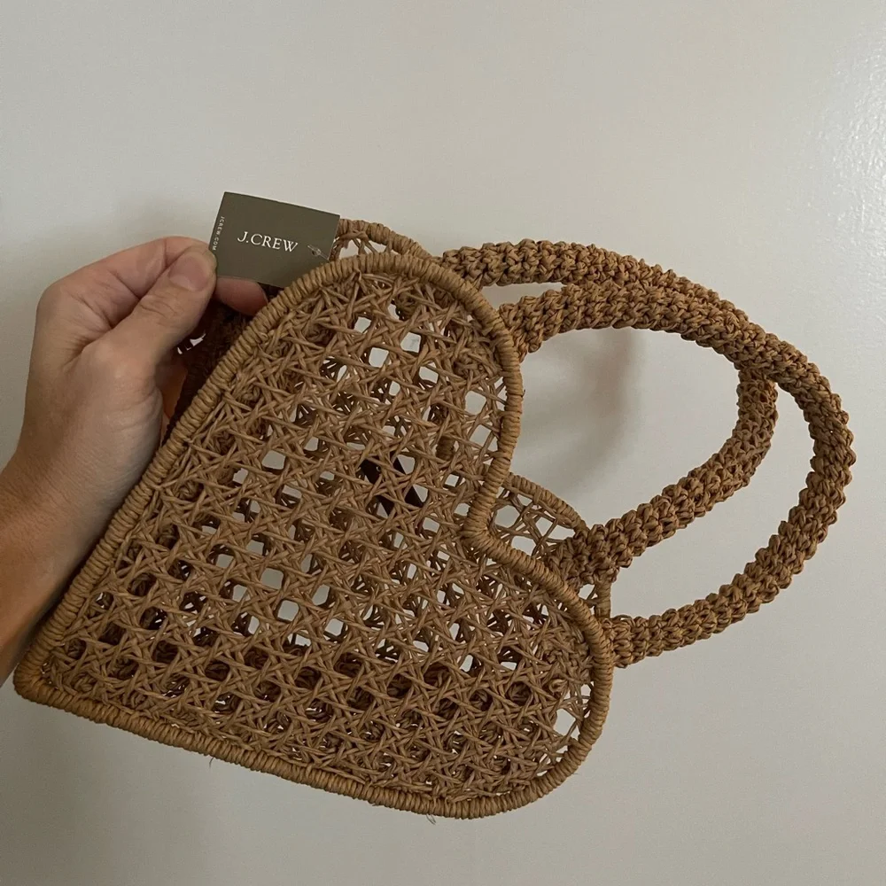 Chic Woven Heart Shoulder Bag in Tan - Picture 3 of 3